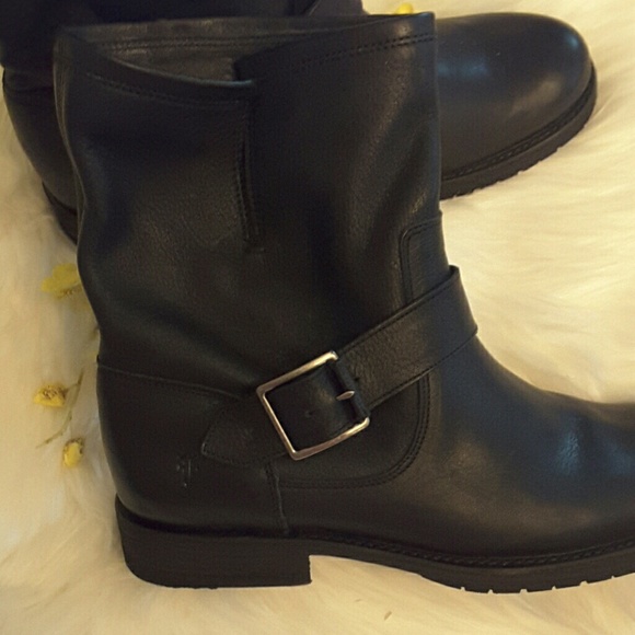 Frye genuine leather easy pull up boot - Picture 3 of 8